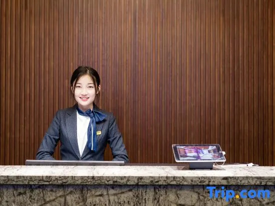 Huada Light Luxury Hotel