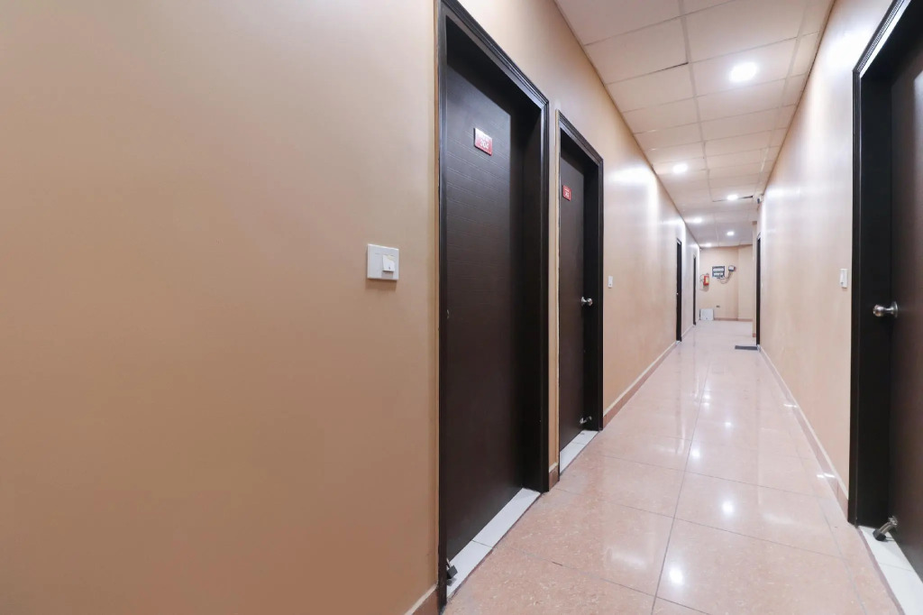 OYO 64950 Hotel Royal plaza