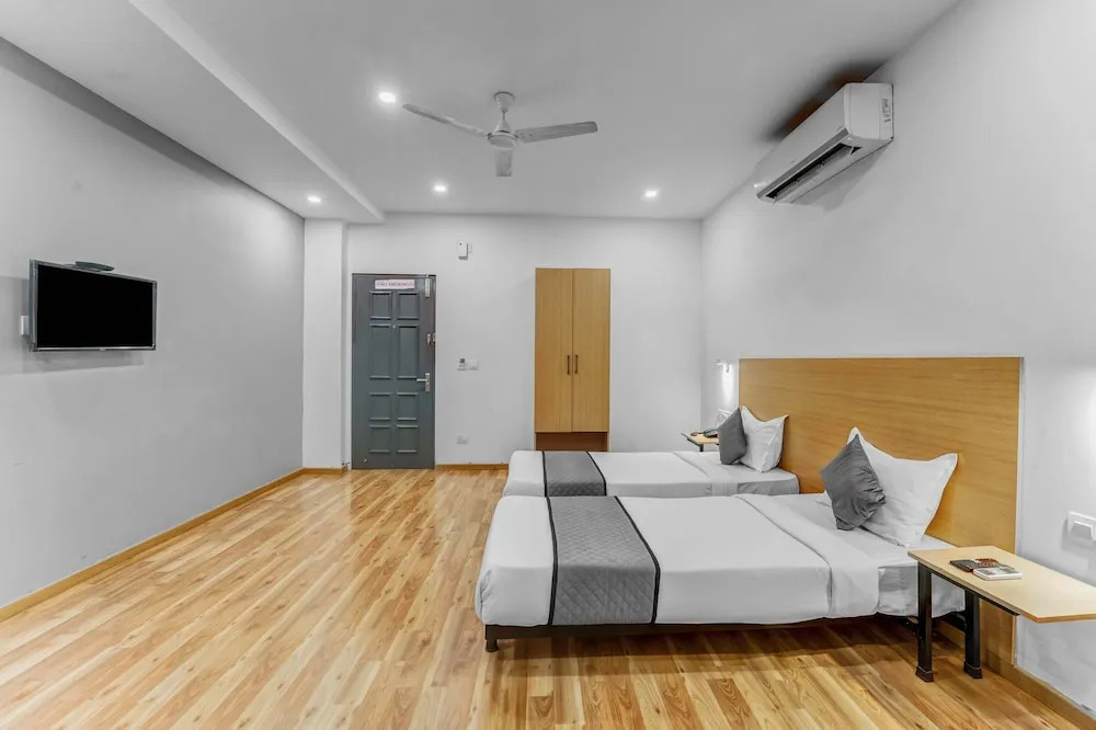 UPAR Hotels Nungambakkam Nearby US Consulate Apollo hospital Sankara Nethralaya