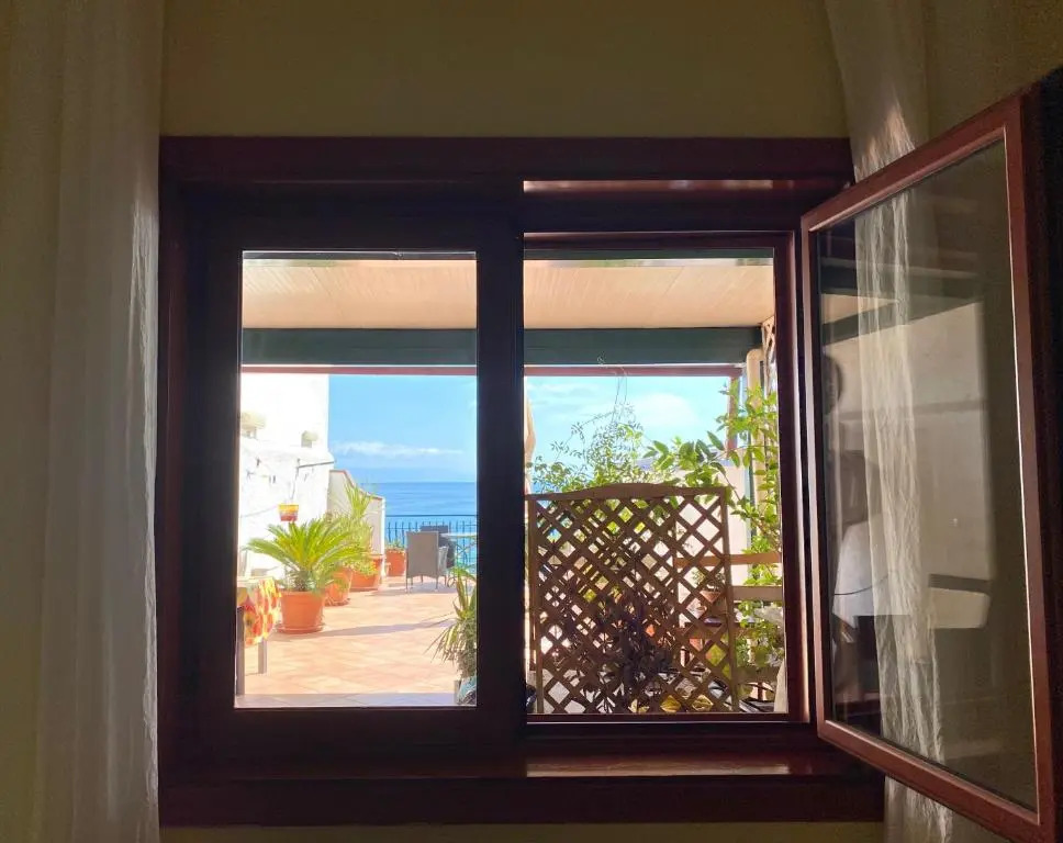 Apartments Mikros Front sea