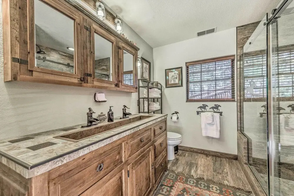 Cozy & Modern Ruidoso Cabin w/ Stellar Views!