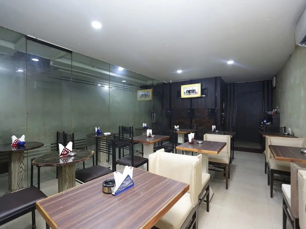 Hotel Metro 7x11 by OYO Rooms