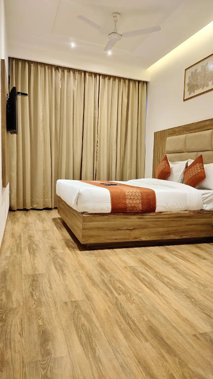 hotel pearl wood