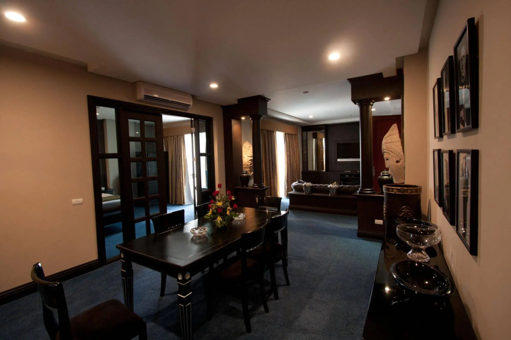 Lewis Grand Hotel