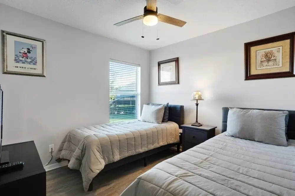 6 Bedroom Disney Home Lanai, Screened Pool & Spa 6 Villa by RedAwning