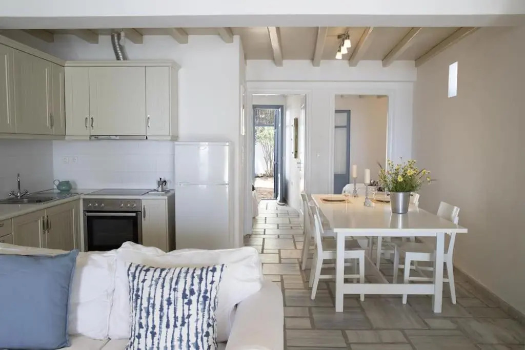 Beachfront 2br apartment - Free parking