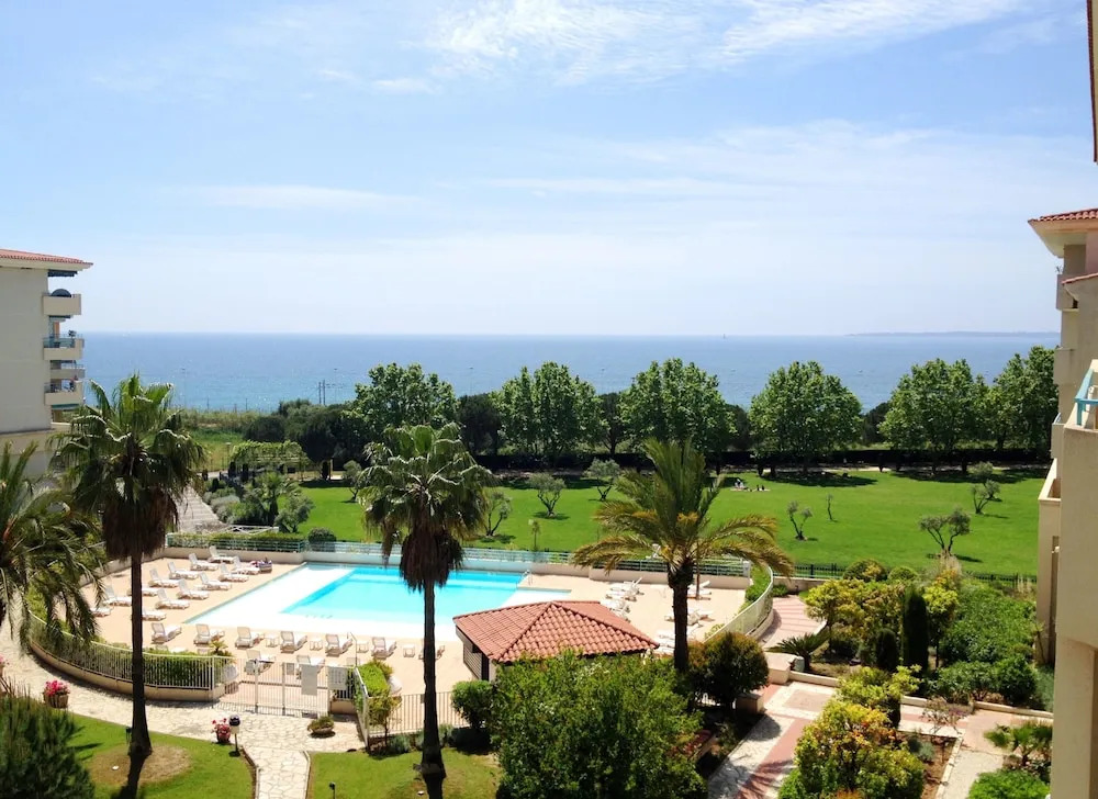 Open Les Pins Bleus