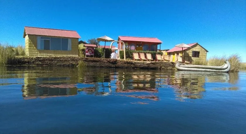 Uros Amaru Marka Lodge