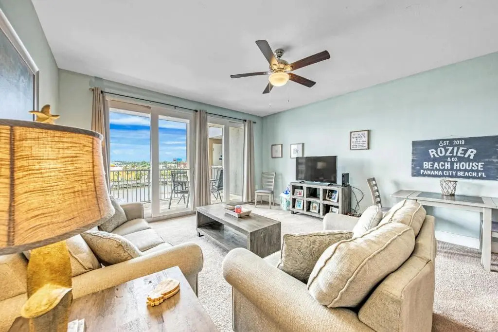 On the 3-d Floor, Laketown 324 - Large 2 BD , Great Views and Amenities