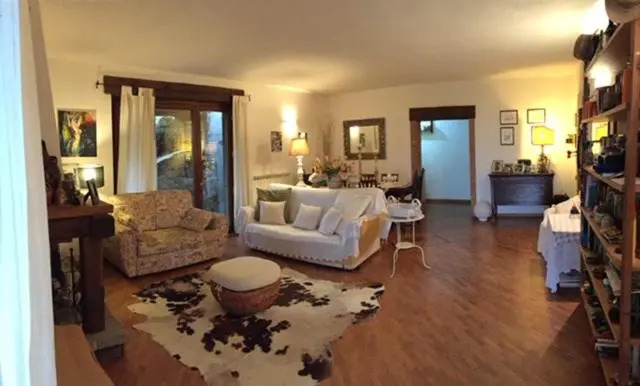 casa intera giardino e piscina