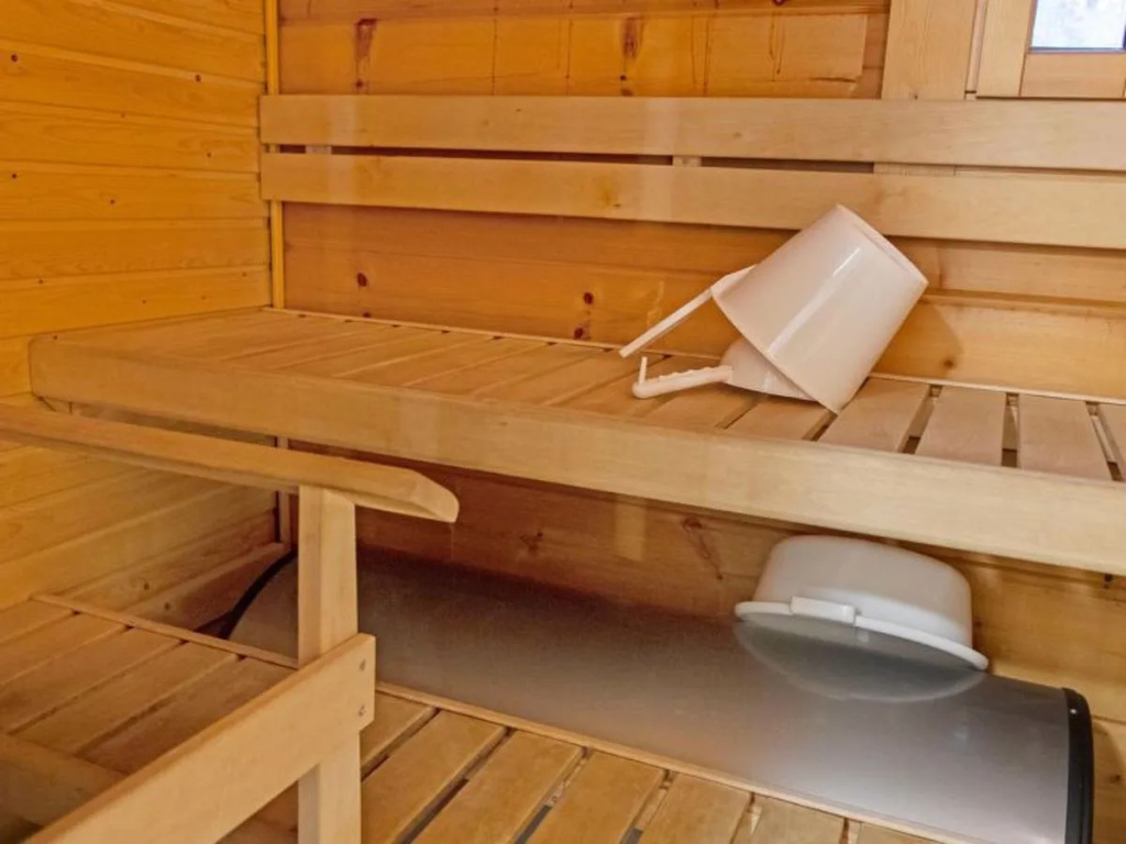 YLLäSRöHKö D 8