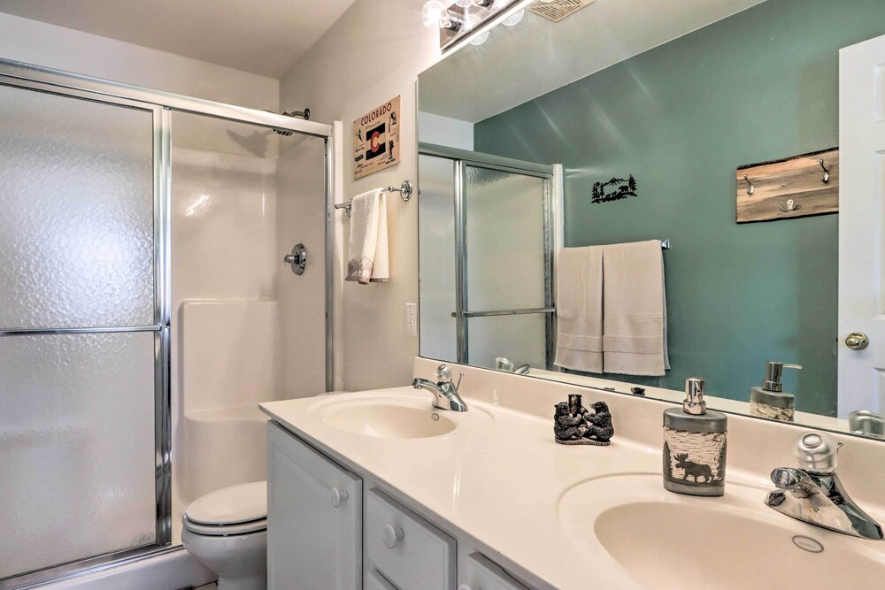 Boat Ramp, Dock & Slip: Step-free Camdenton Condo!