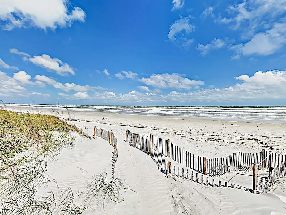 New Listing! Plush W/ Pool & Ocean Views 2 Bedroom Condo