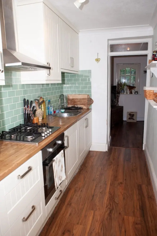 Spacious 1 Bedroom Apartment With Garden in Redland