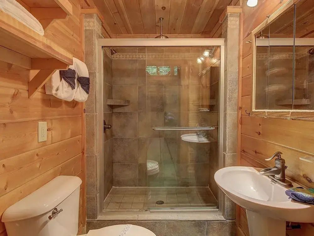 A Players Paradise 3 Bedrooms 3 Bathrooms Cabin