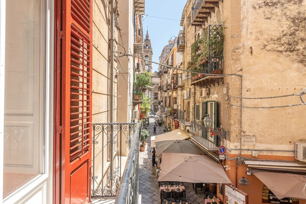 Il Cortile Degli Aragonesi by Wonderful Italy
