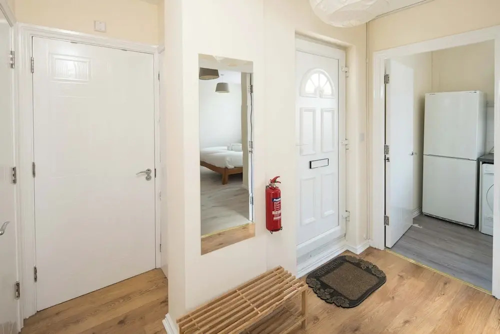 2Bd London Flat - City Buzz & Parkside Serenity