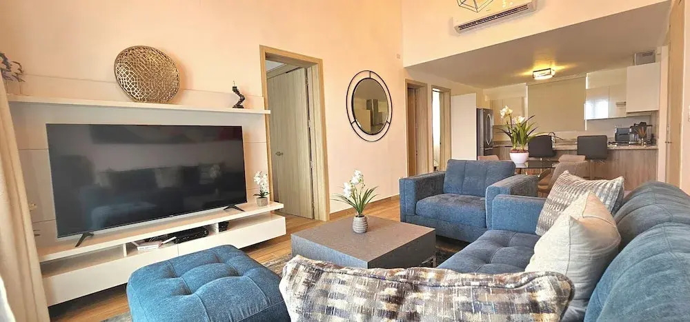 The Beach Spacious 2 Bedroom 2 Bath Apartment on top Floor With Stunning Views