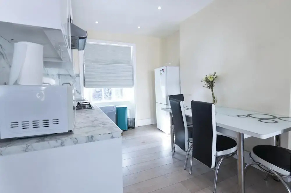 2-bed Gucci Flat - Sleeps 6 & Close to Harrods