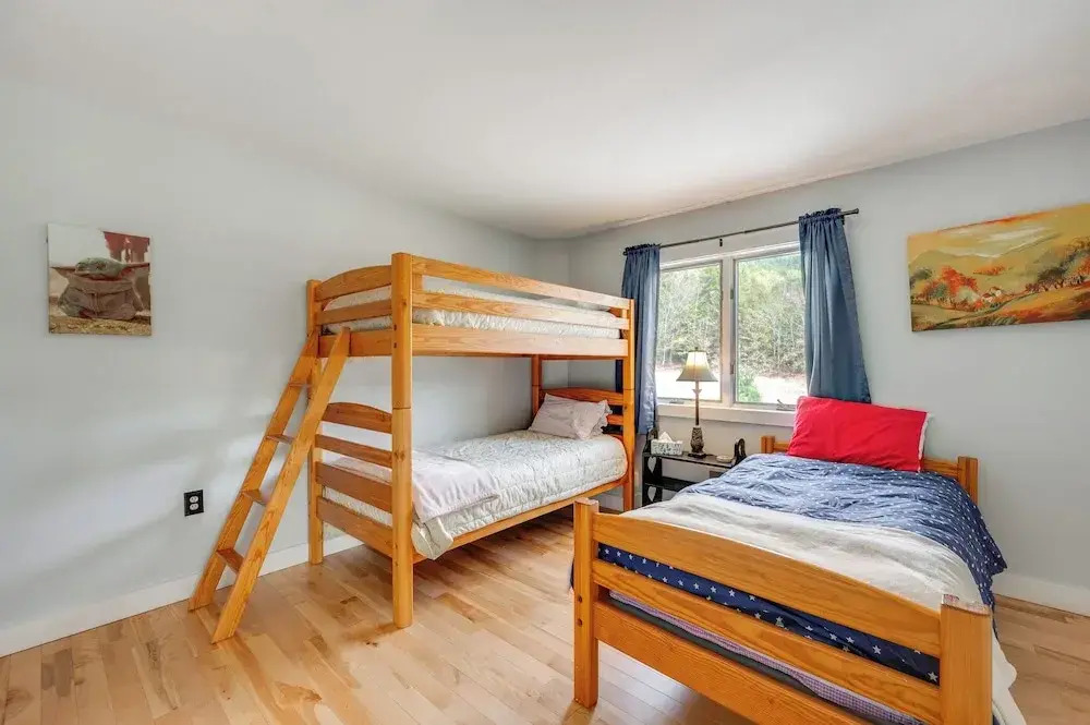 Mtn Views, On-site Trails! Spacious Bartlett Home