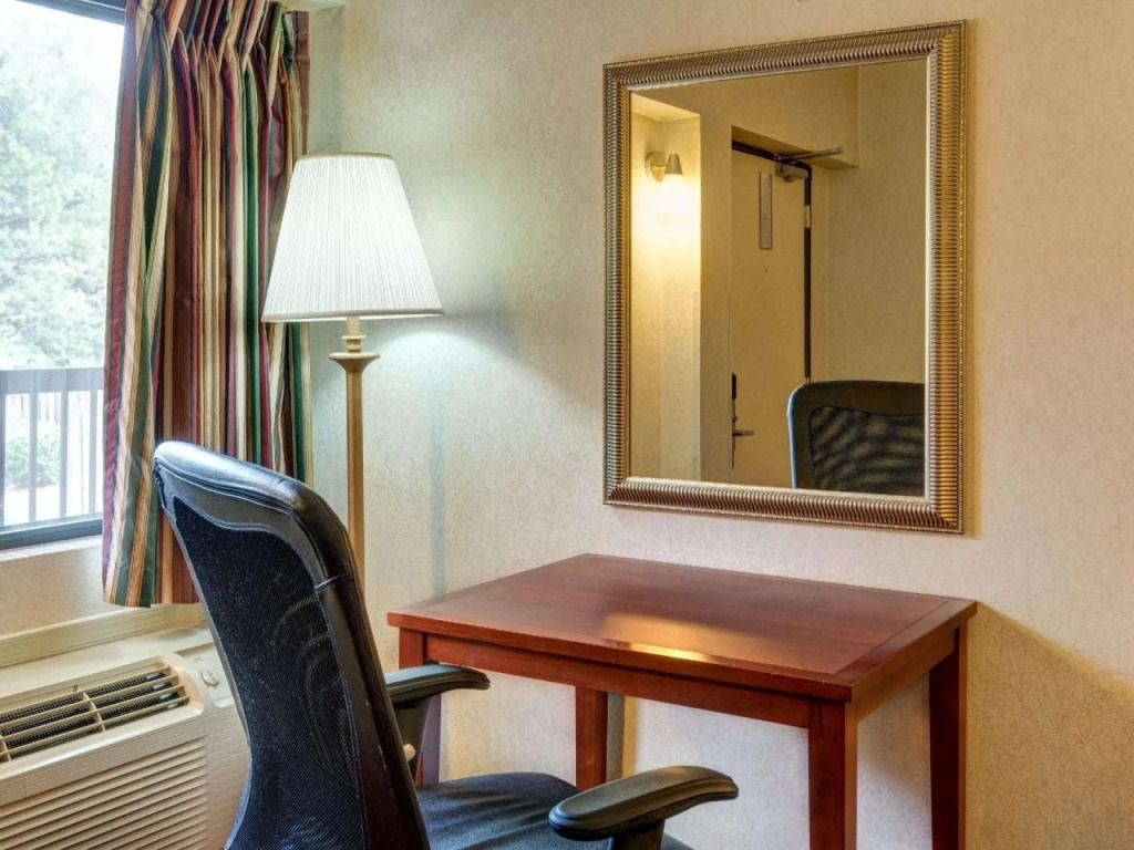 Econo Lodge College Park