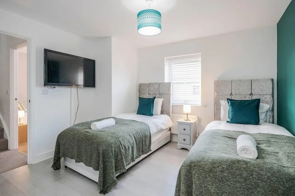 tms Cheerful 5bdr House! Thurrock! Free Parking!