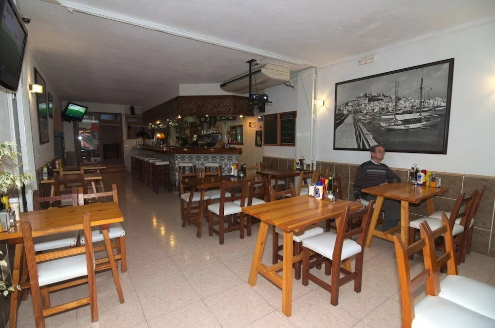 azuLine Hostal Marino