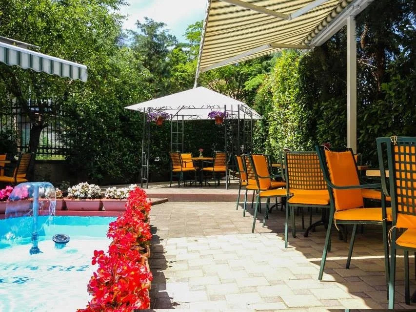 Hotel Aristocrat & Fish Restaurant