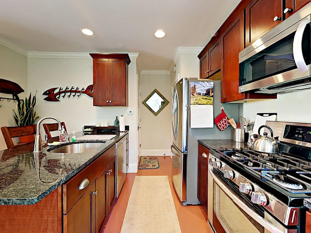 10 Ocean Street Cottage - 1 Br cottage by RedAwning
