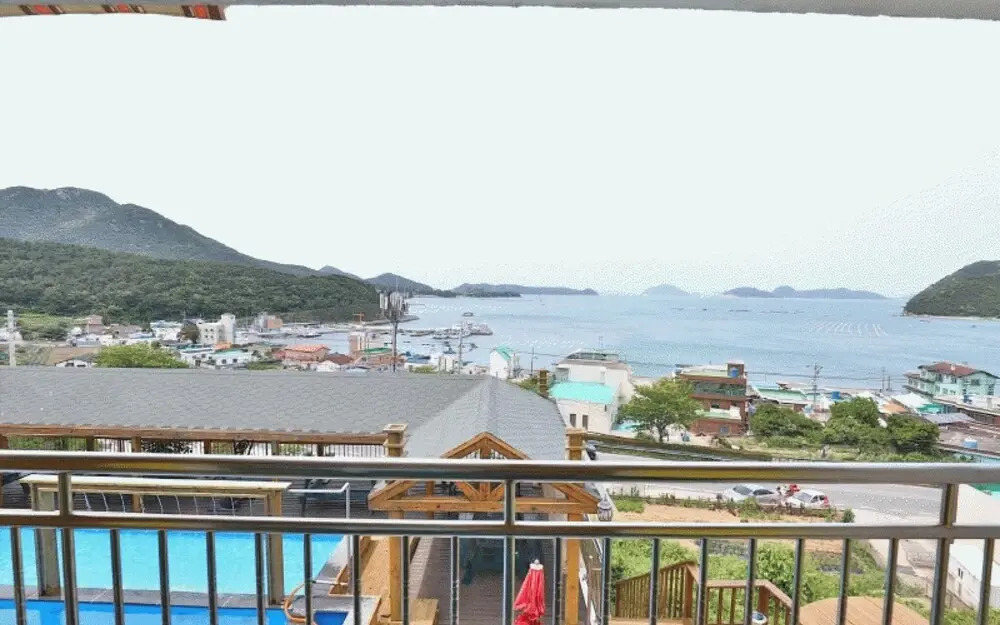 Geojedo Badamaru Pension(거제도 바다마루펜션)