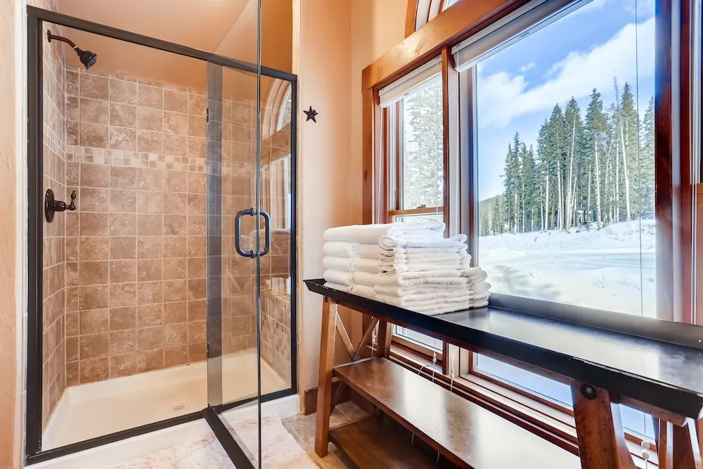 Secluded 6br W/ Hot Tub, Fire Pit & Chef's Kitchen 6 Bedroom Home