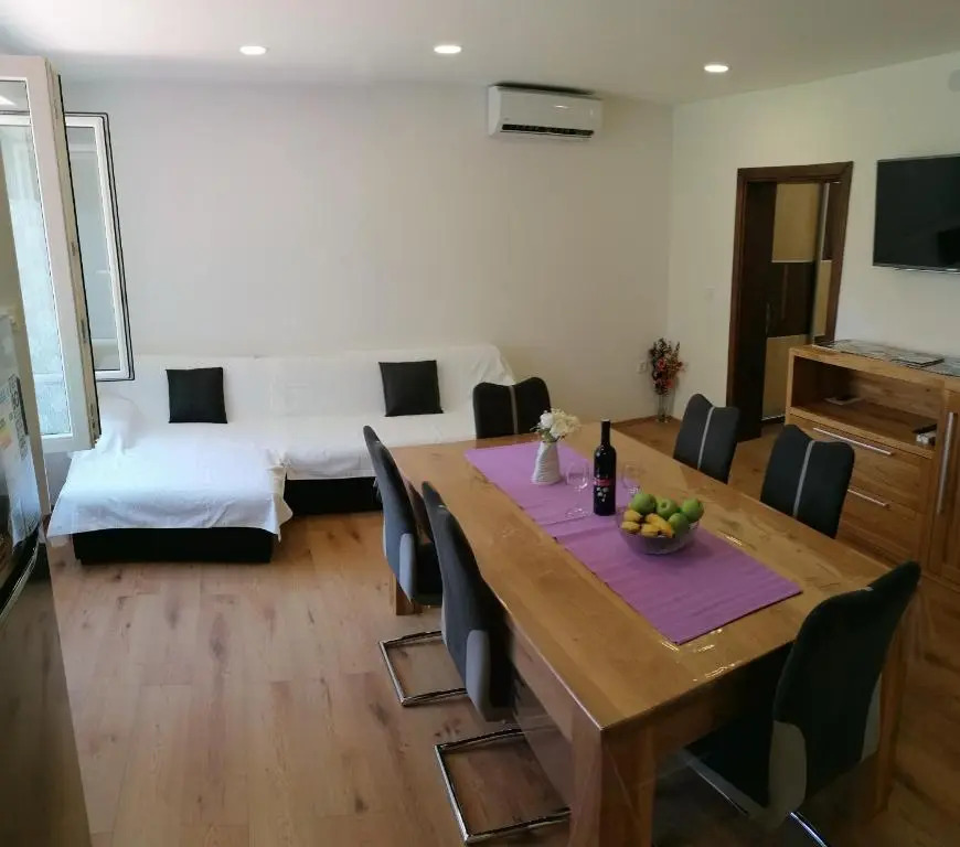 APARTMENT "B" 50 m from the beach