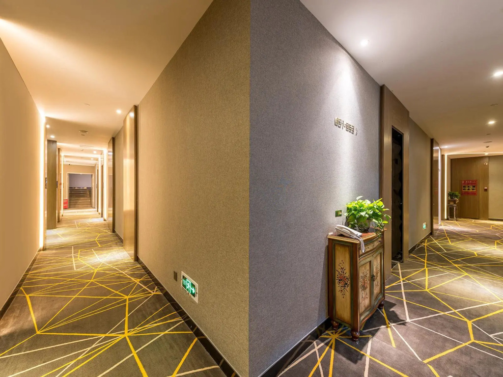 ZMAX Hotels Beijing Linheli Metro Station