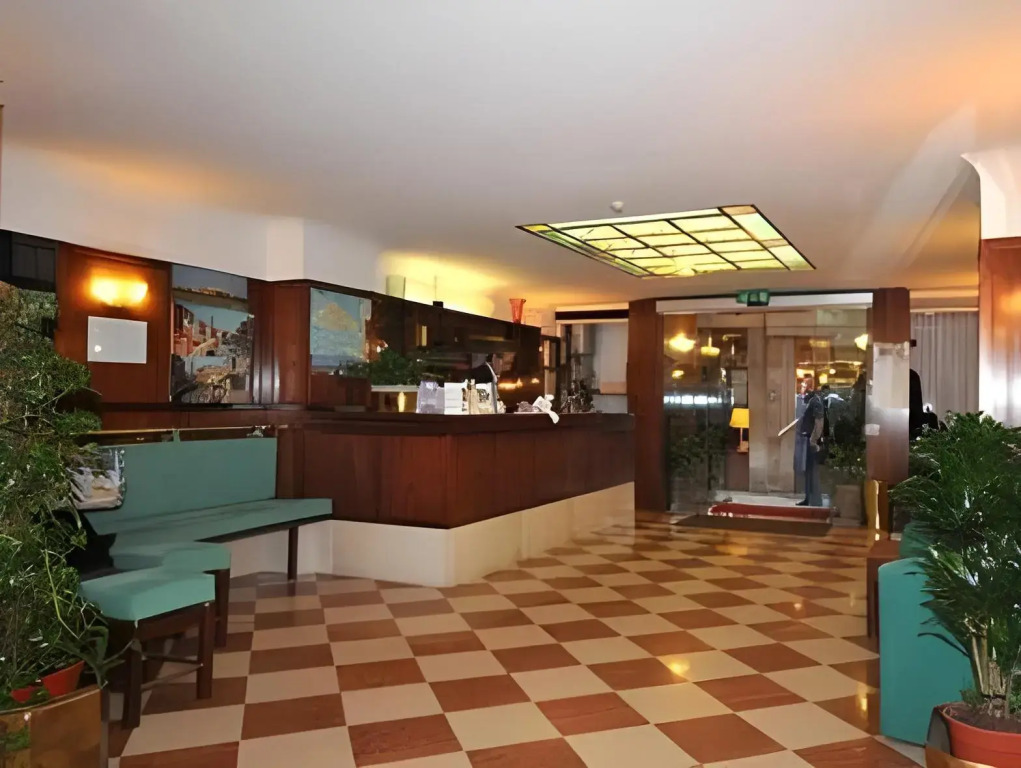Hotel Diana
