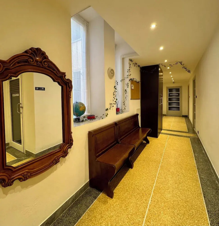 Affittacamere THE SHUTTLE - al porto - fortezza - vicino Prefettura