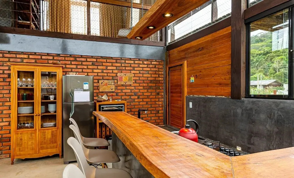 3BR Duplex w/ BBQ & Garage Near Beach Emb686