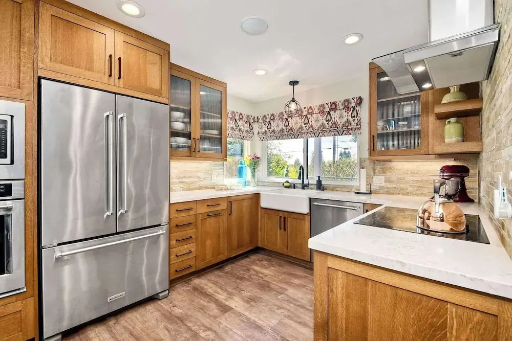 Fresh & Modern 3 BDR Just Blocks From Beach!