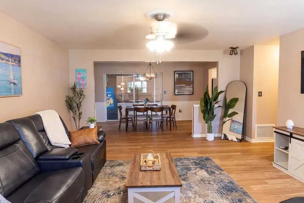 Four Bed Home With Pool Game Room Bar Near Beach