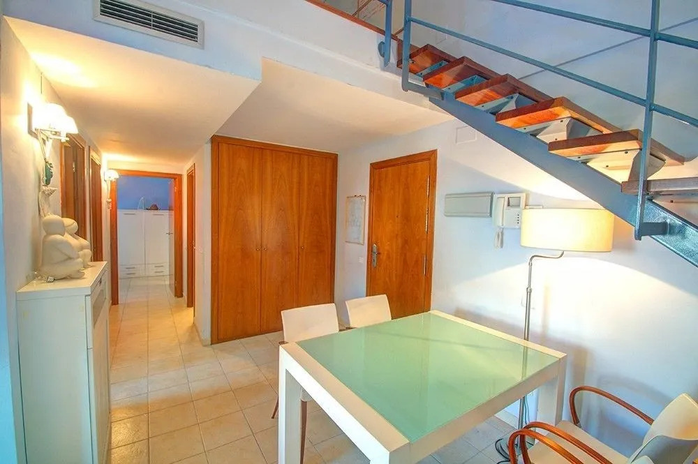 Duplex White Can Pei