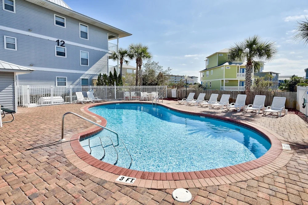 Beachside Villas #114 - 2 Br condo by RedAwning