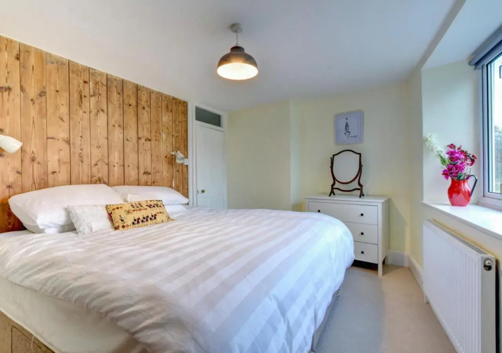 3 Bed in Bridport oc-wy401