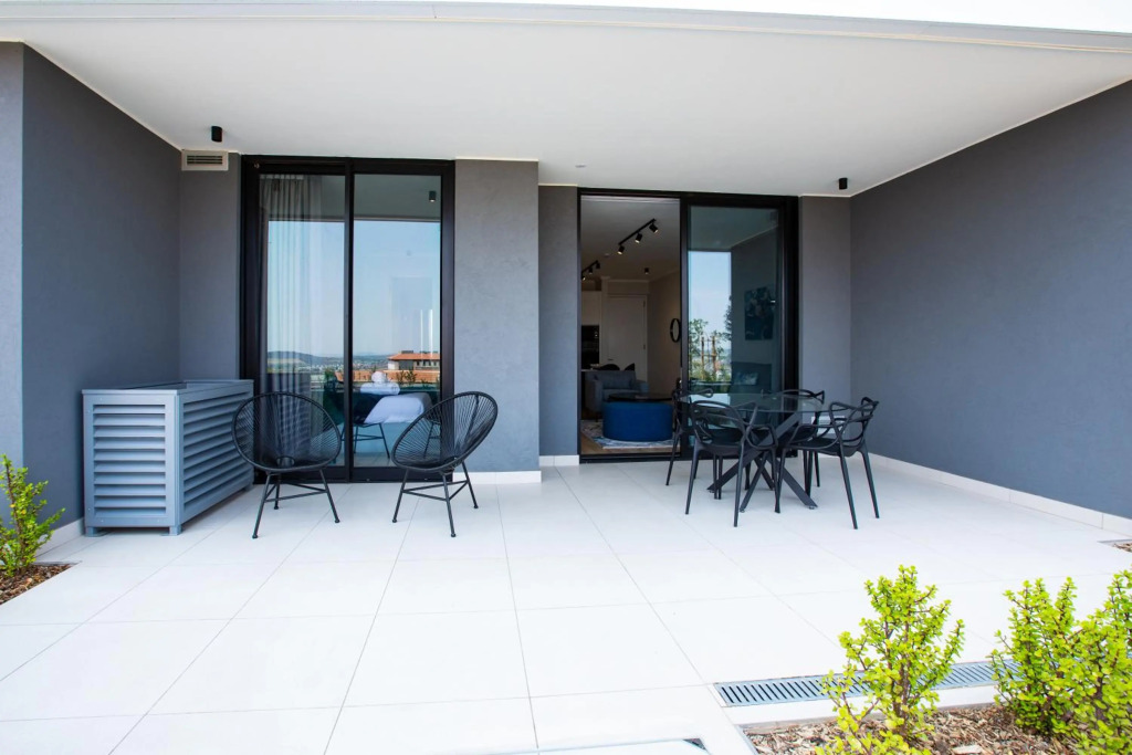 Ellipse Waterfall Executive Apartment - 612
