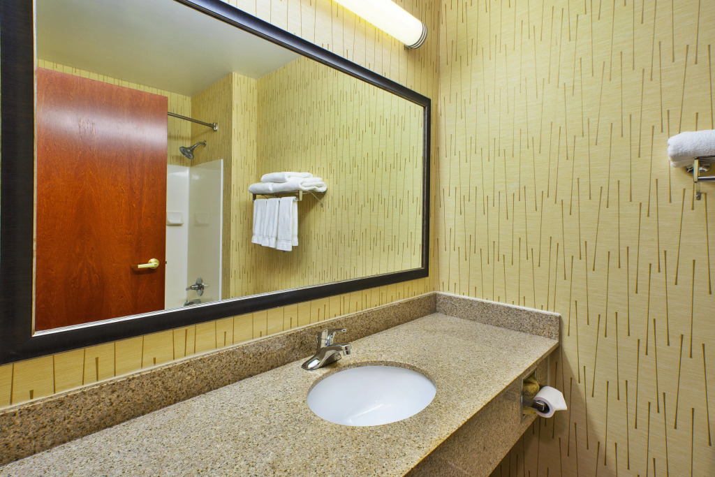 Holiday Inn Express Hotel & Suites - Belleville Area by IHG