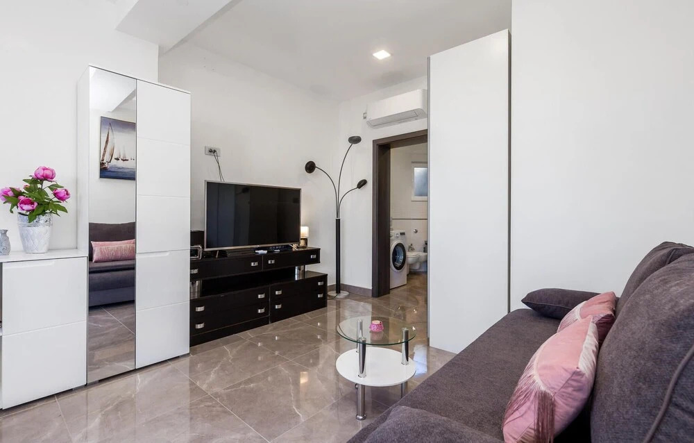 Awesome Apartment in Rijeka With Wifi and Outdoor Swimming Pool