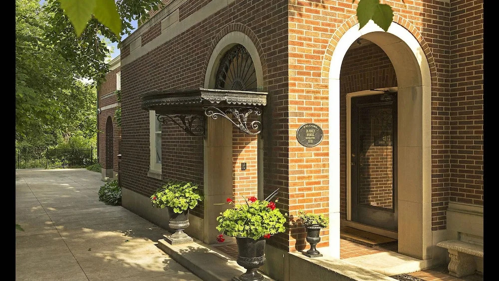 Luxury Whittier Mansion-3rd Floor Suite