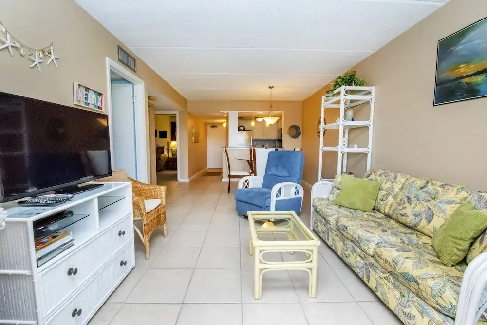 Lovely Oceanside Home W/outdoor Shower/free Wifi/shared Pool/hot Tub/tennis/ac