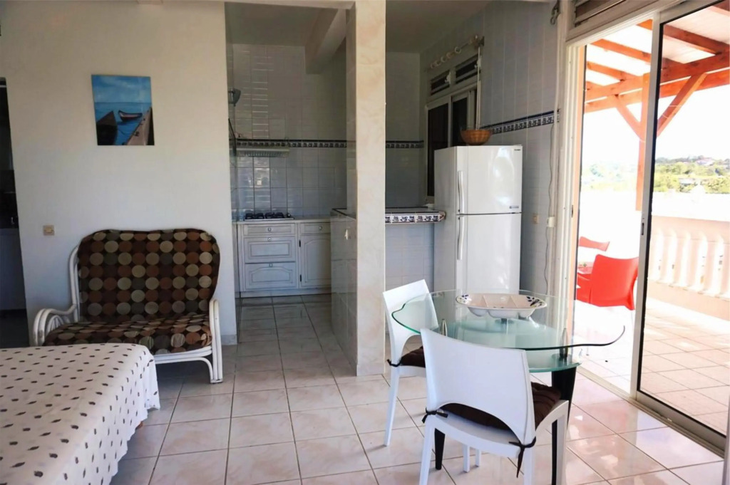 Studio avec terrasse amenagee et wifi a Le Gosier a 3 km de la plage