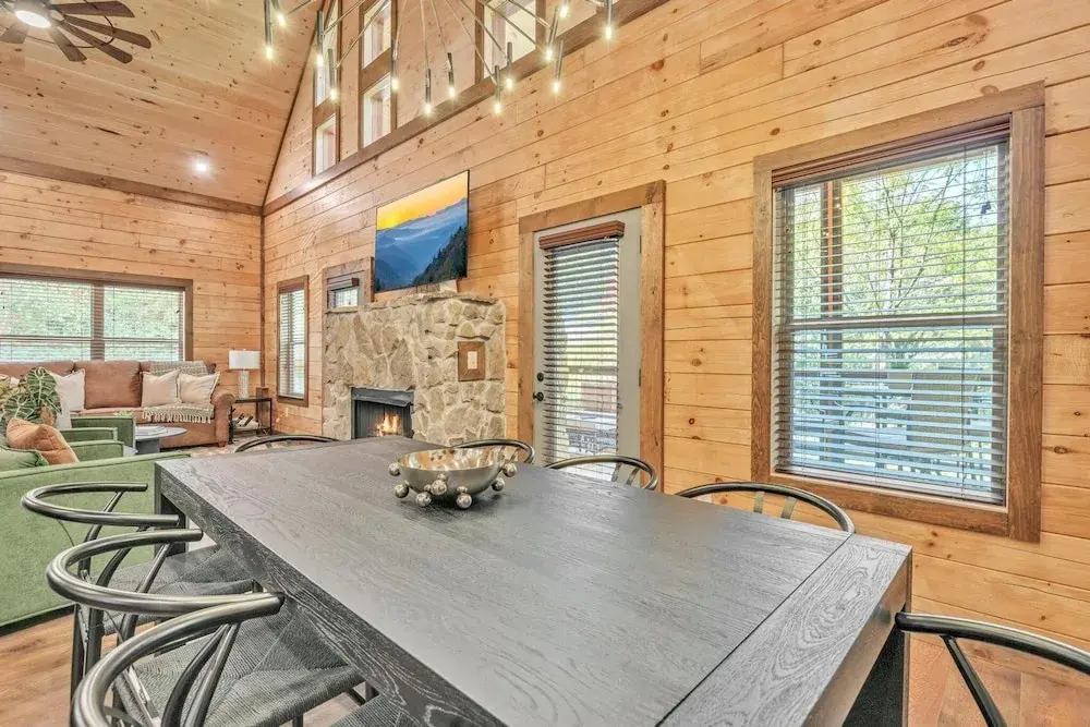 Ern803 - Beary Blue Oasis 2 Bedroom Cabin
