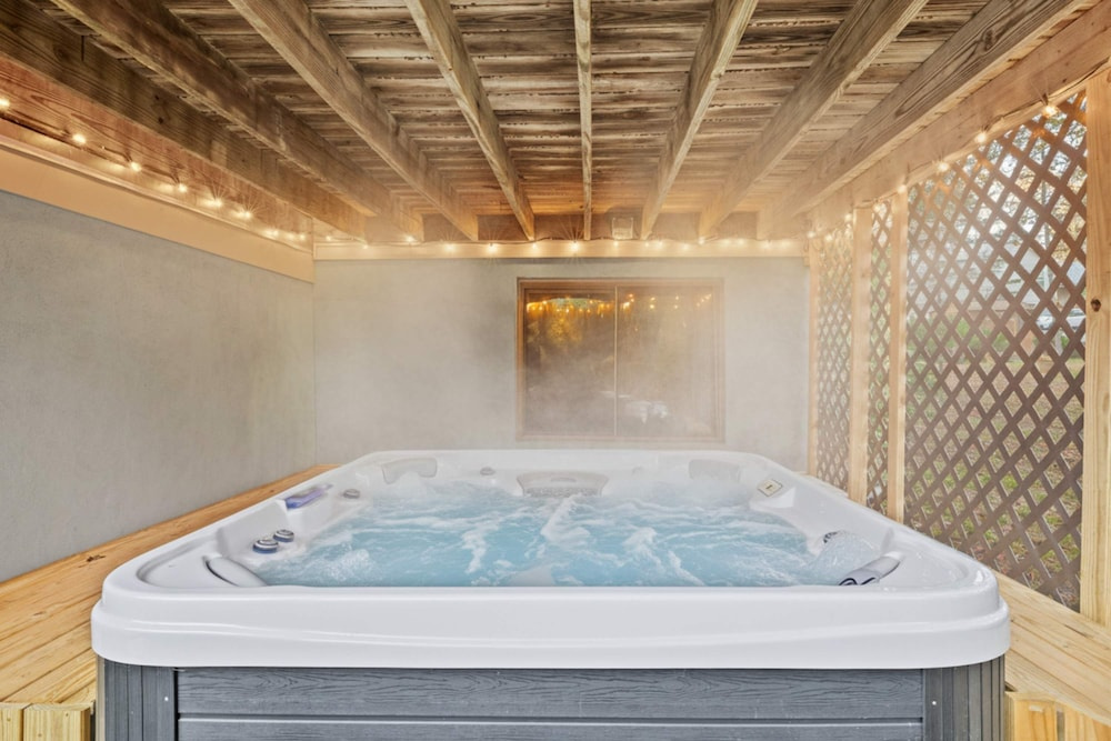 Streamside Hot Tub Dog Friendly Resort Access