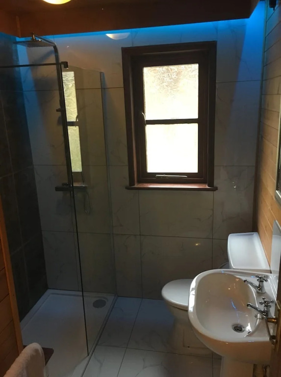 Shrew Lodge-woodland Lodges-Hot Tub-Pembrokeshire-Tenby